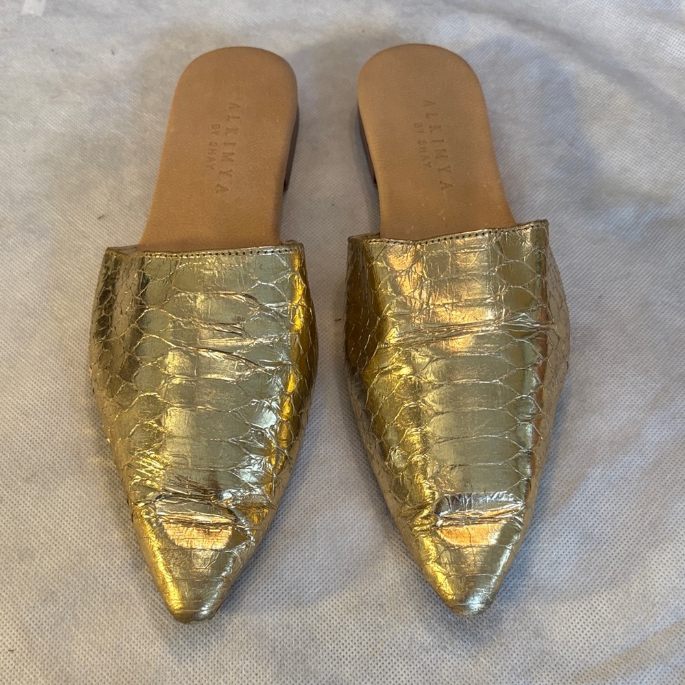 ⭐️Alkimya by Shay Metallic Gold Snake Embossed pointed toe leather sole mules